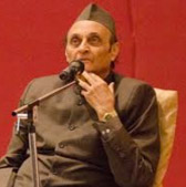 Honourable Dr. Karan Singh spoke on the Message of the  ‘Bhagwat Gita’ and its relevance in the present scenario of turbulence and turmoil where humans find them vexed in a psychic gap between a past that is gone and an indeterminate future.